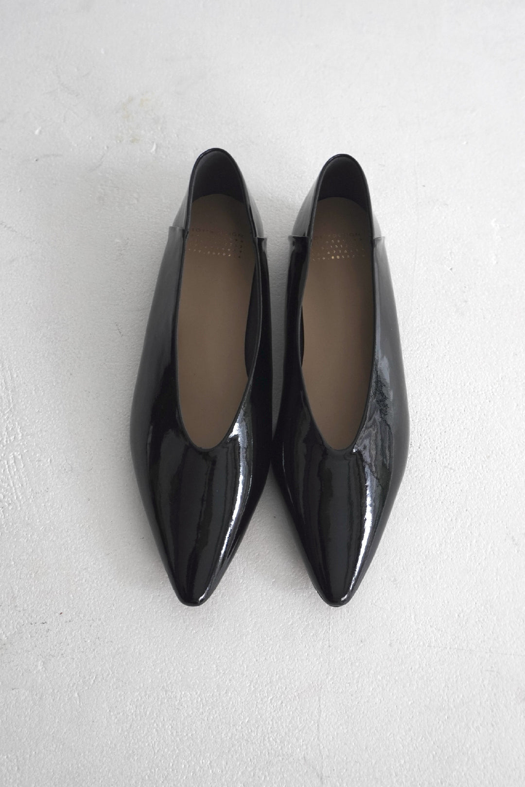 【ELINE】Vカットフラット　（受注商品）