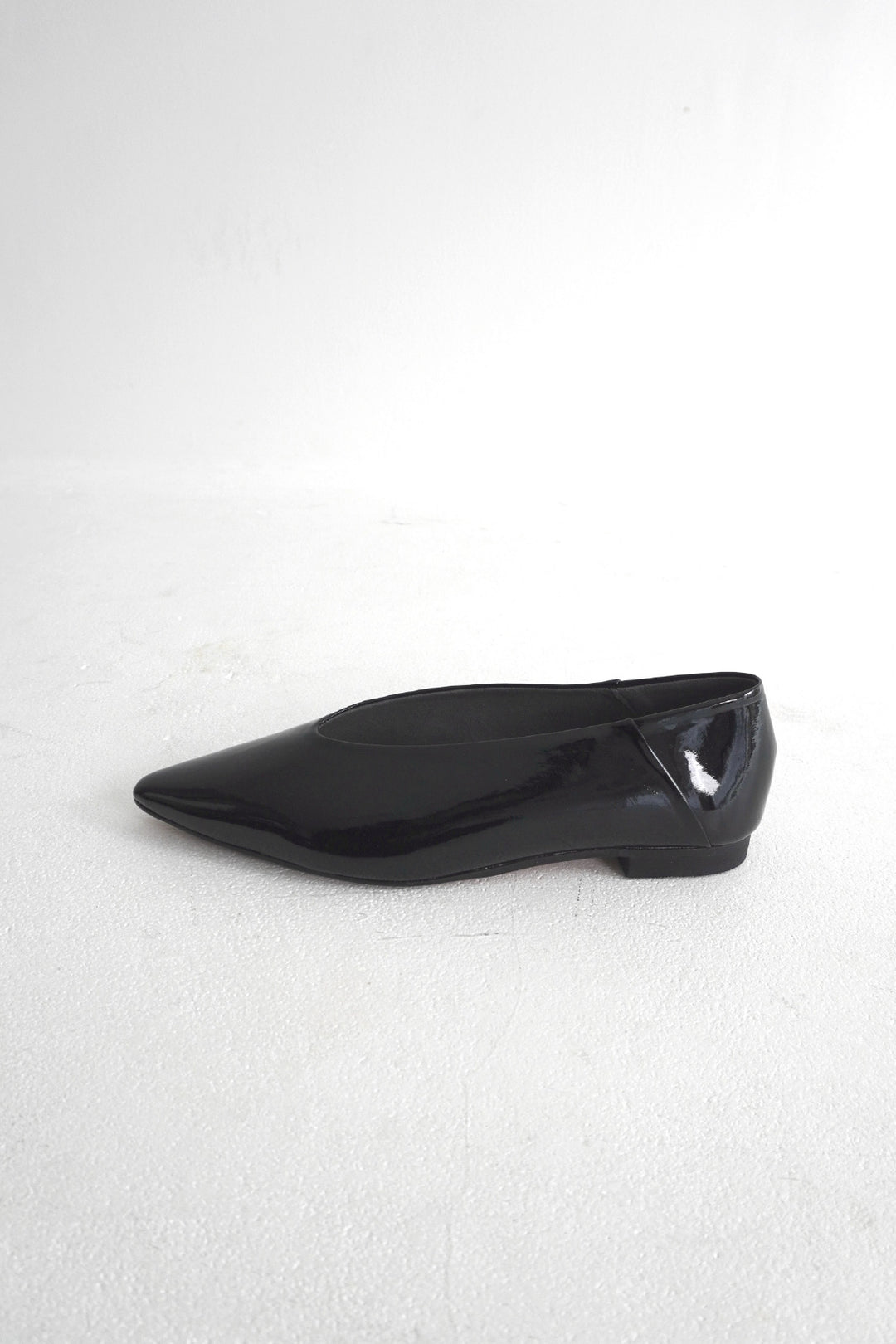 【ELINE】Vカットフラット　（受注商品）