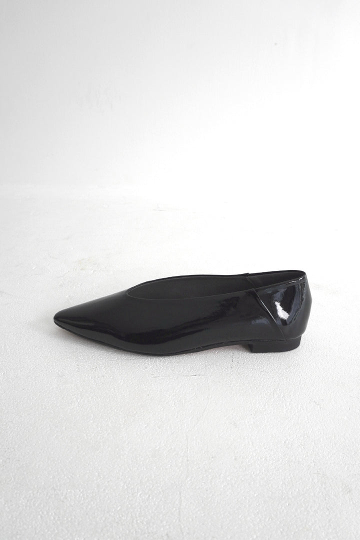 【ELINE】Vカットフラット　（受注商品）