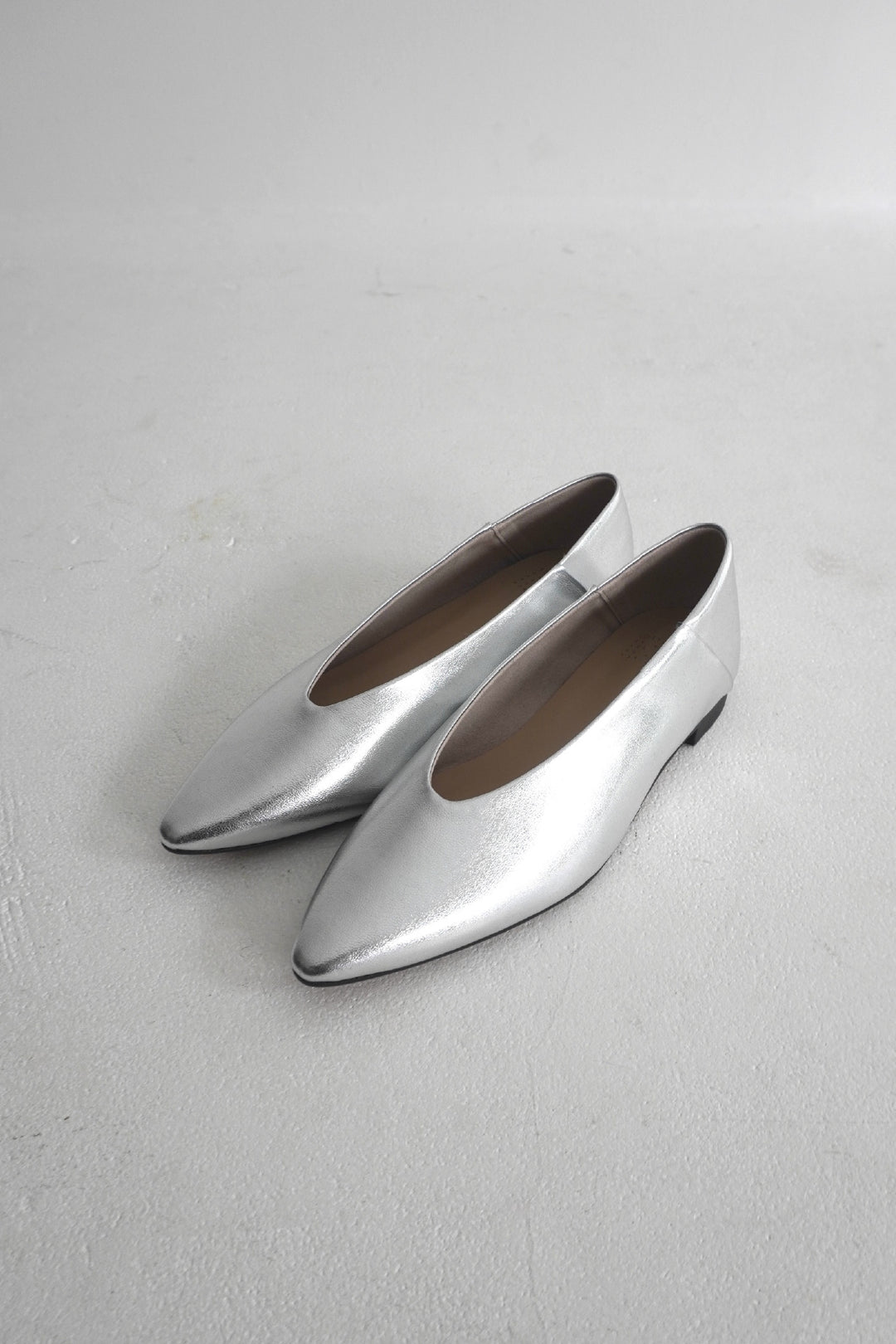 【ELINE】Vカットフラット　（受注商品）