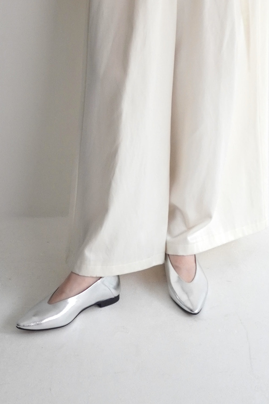 【ELINE】Vカットフラット　（受注商品）