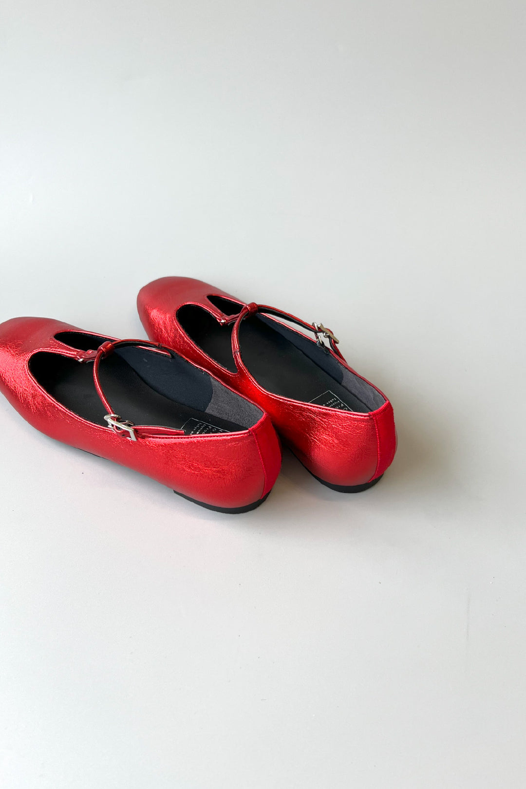 【KATE】T-Strap Flat Shoes, Square Toe, All-Weather Use ■Black E/Silver