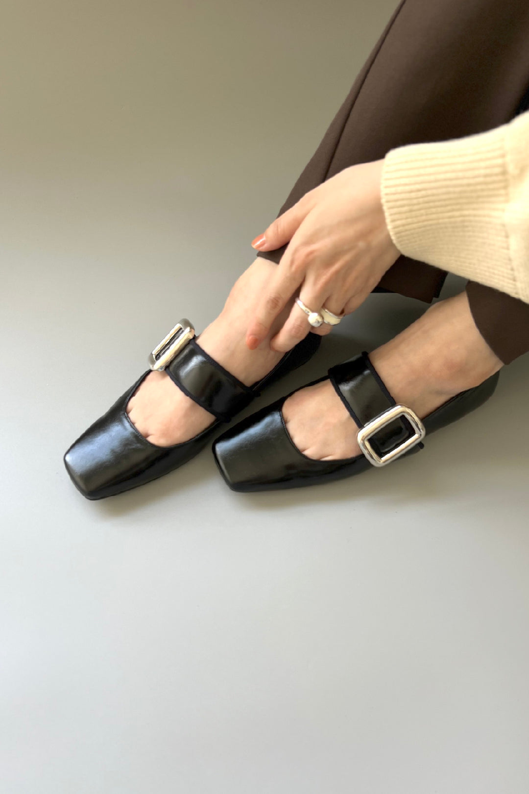ロッタデザイン ベルトフラットスクエアトゥ ブラックエナメル