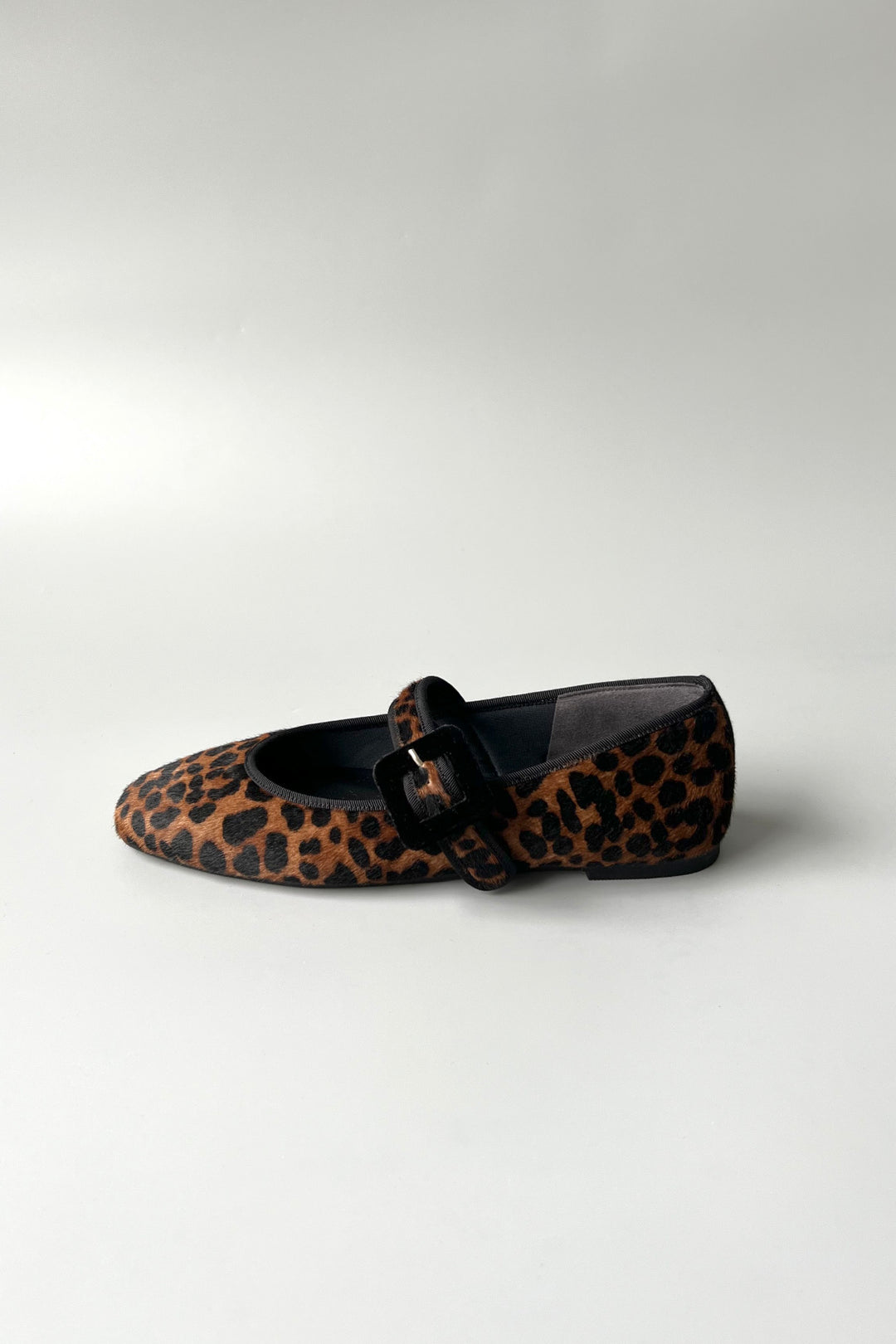 ロッタデザイン スクエア ビジューストラップ バレエシューズ ［NELU