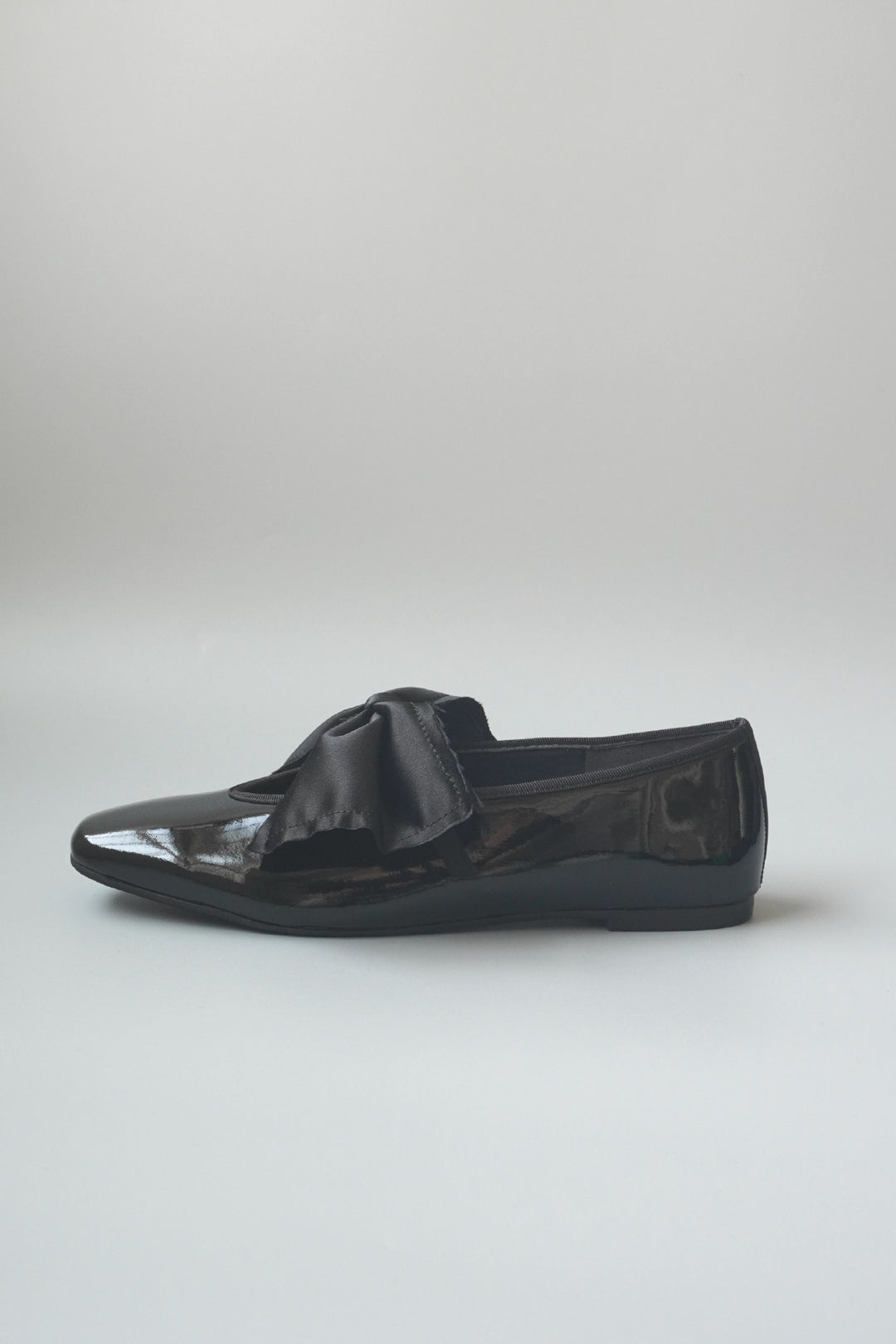 【NOLDE.R】 Vカットストラップバレエ  晴雨兼用