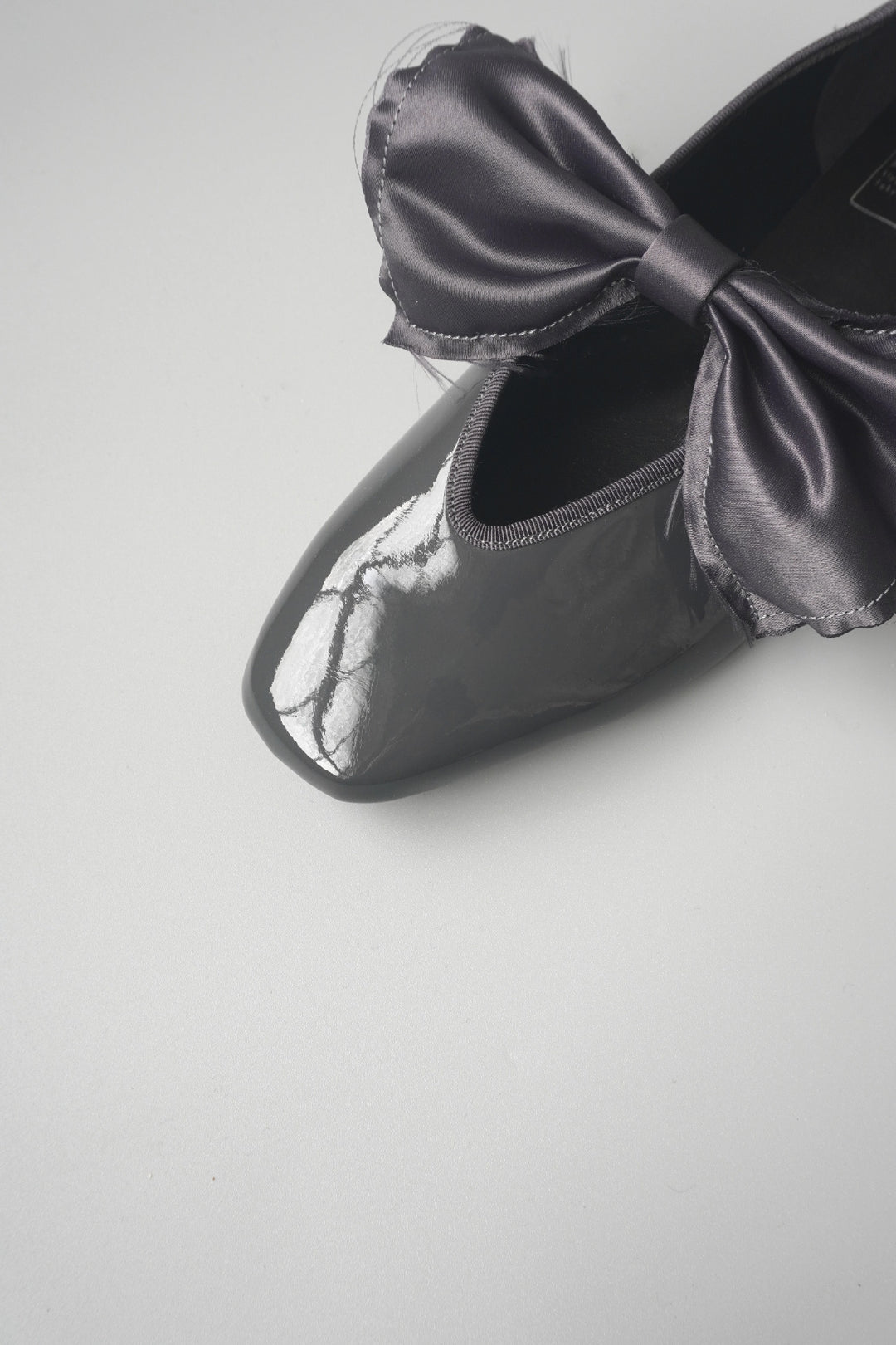 【NOLDE.R】 Vカットストラップバレエ  晴雨兼用