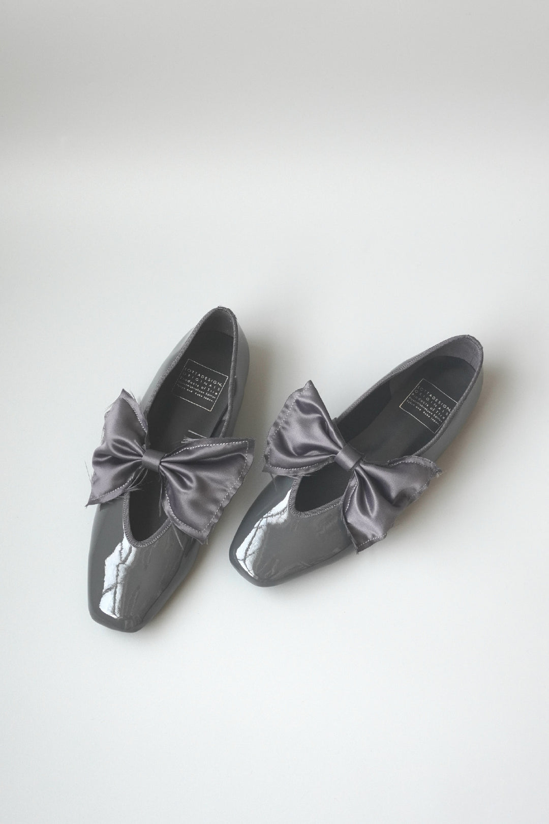 【NOLDE.R】 Vカットストラップバレエ  晴雨兼用