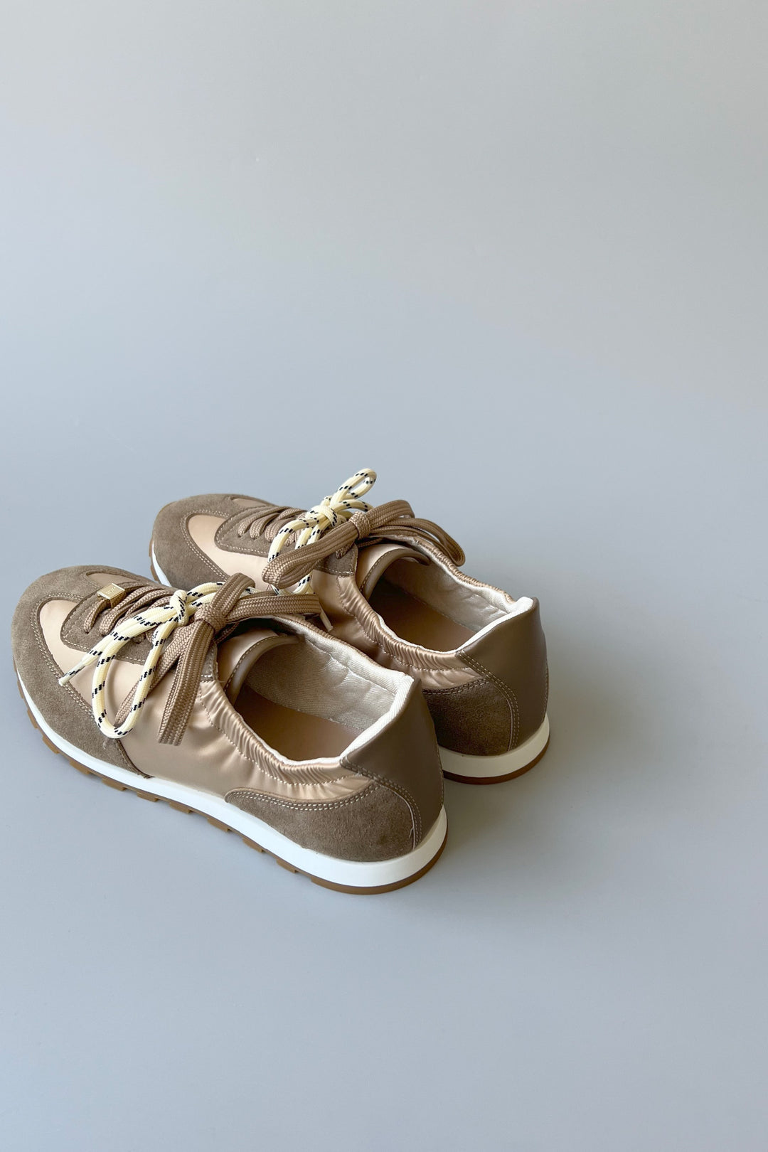 【SNOOK】〈Immediate Delivery〉Soft Double-Lace Sneakers ■Black/Beige