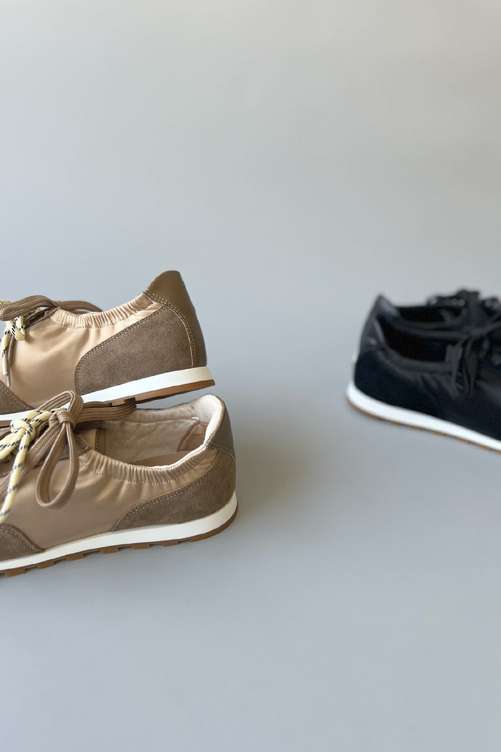 【SNOOK】〈Immediate Delivery〉Soft Double-Lace Sneakers ■Black/Beige