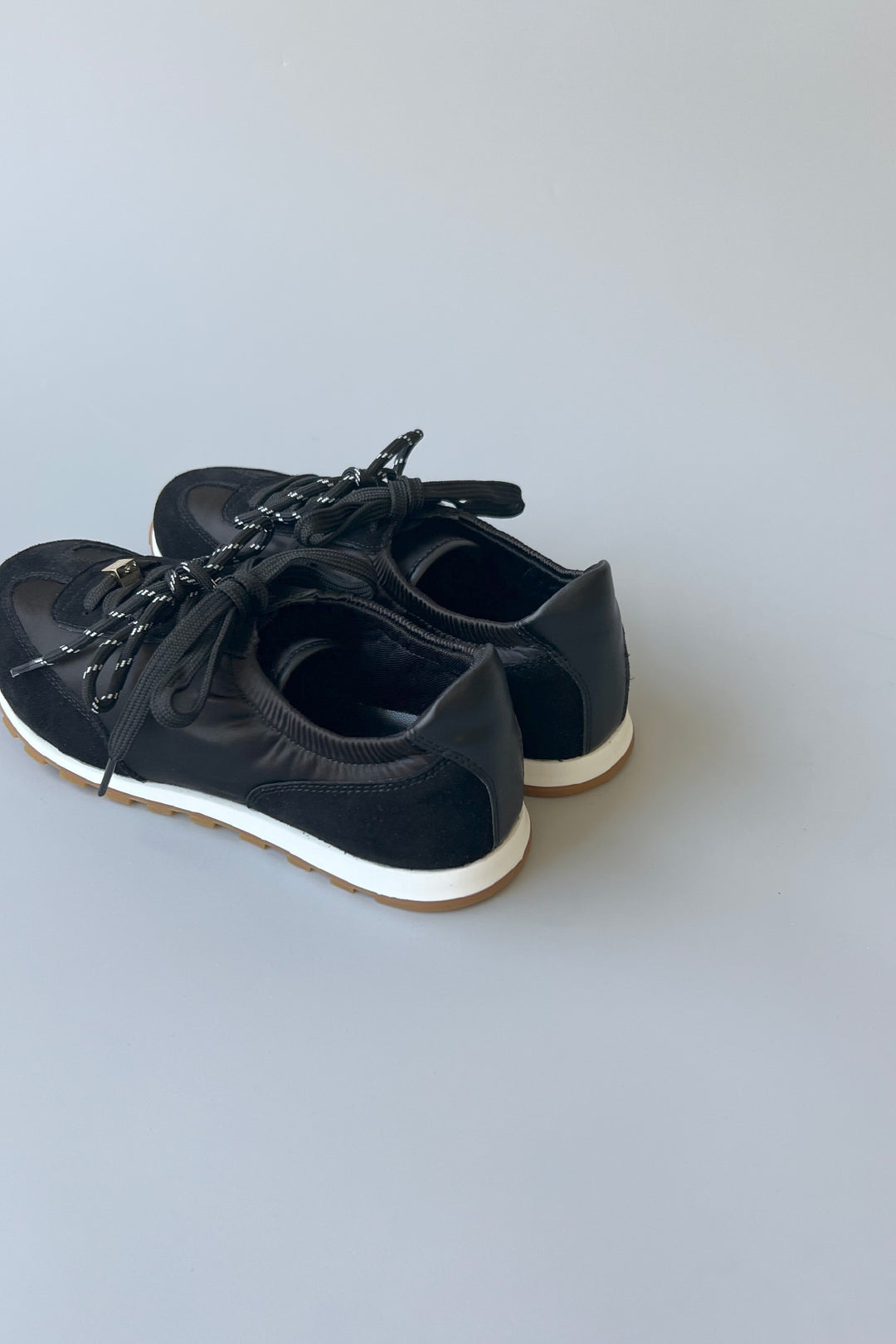 【SNOOK】〈Immediate Delivery〉Soft Double-Lace Sneakers ■Black/Beige