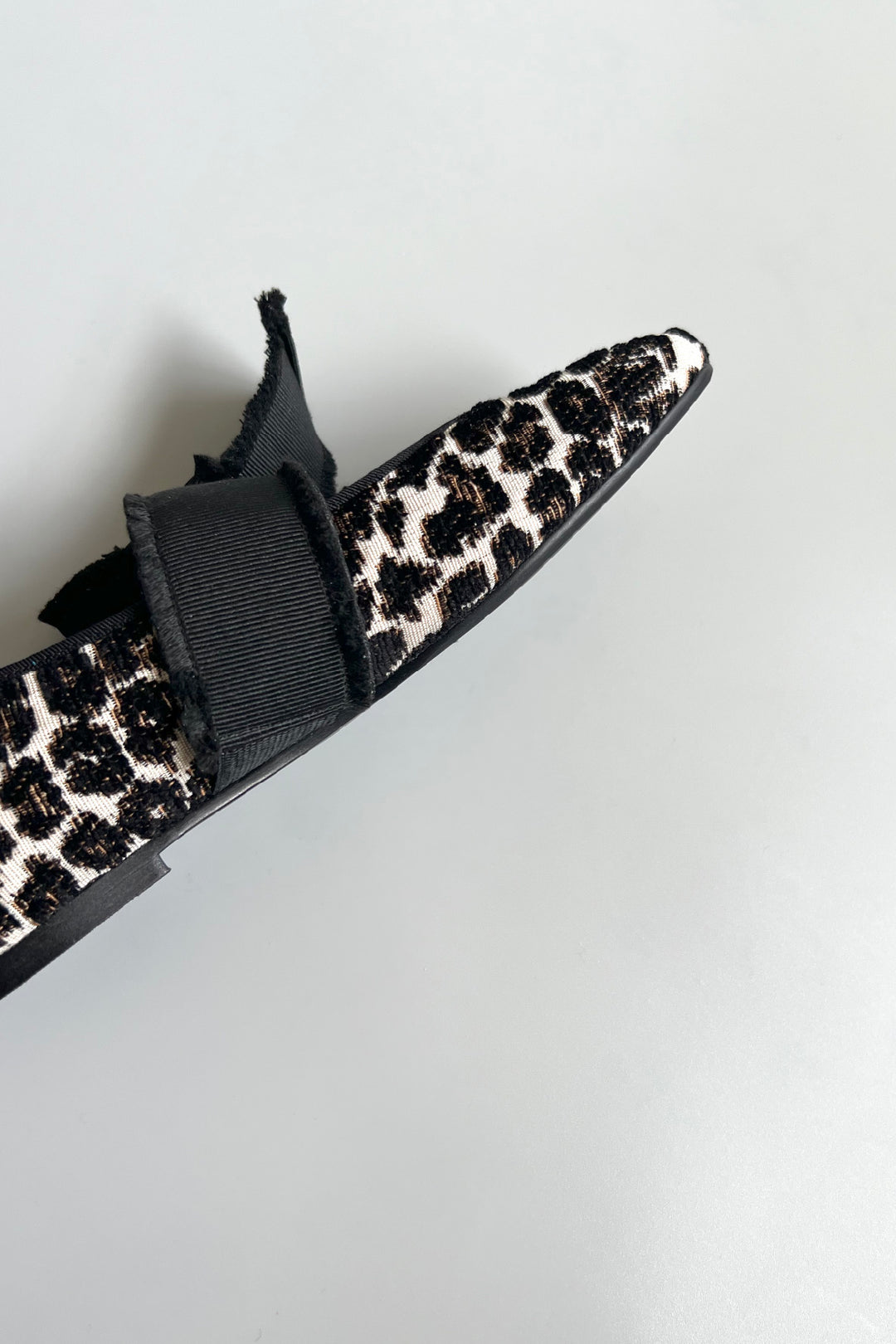 ロッタデザイン スクエア ビジューストラップ バレエシューズ ［NELU