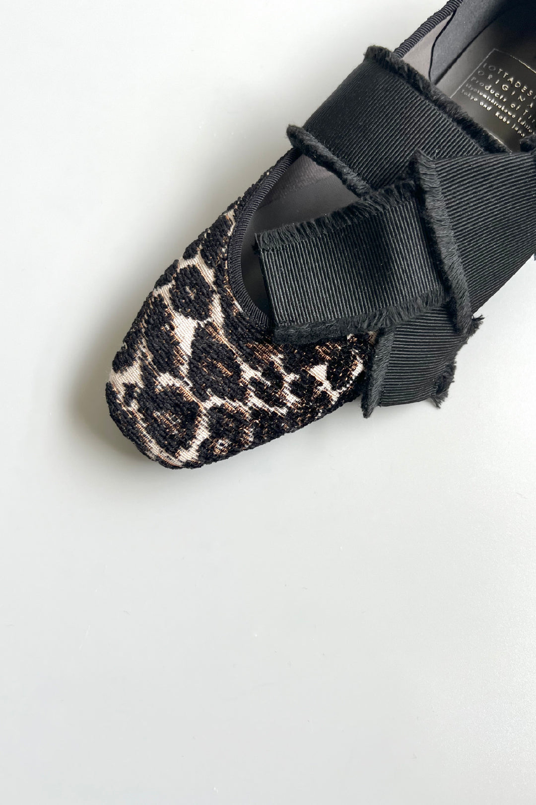 ロッタデザイン スクエア ビジューストラップ バレエシューズ ［NELU