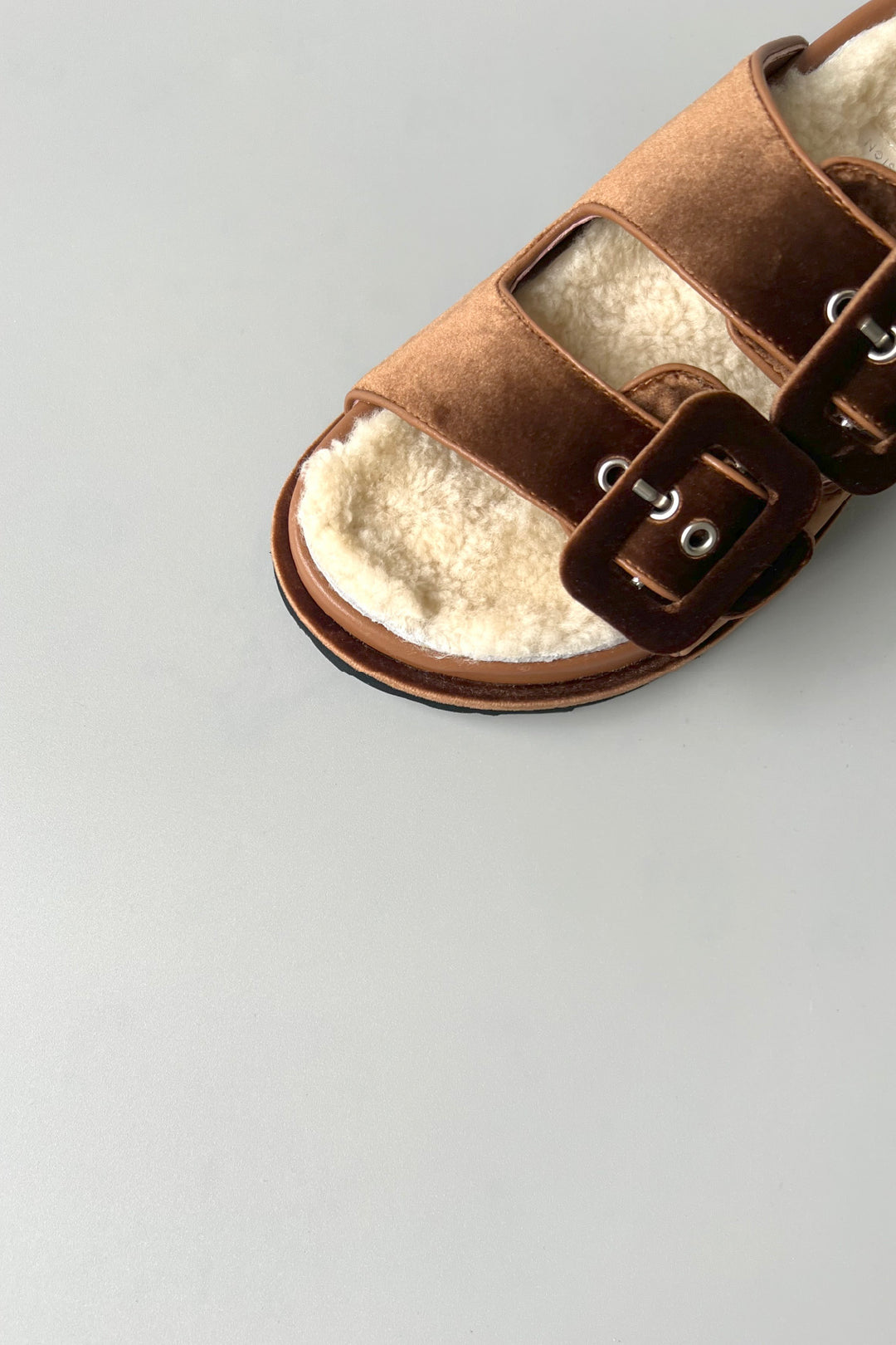 トゥーループサンダル｜ LOTTADESIGN.