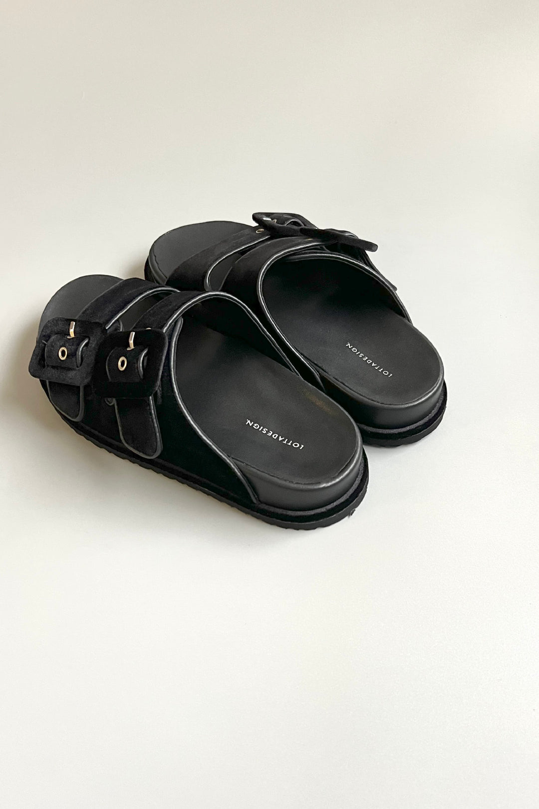 トゥーループサンダル｜ LOTTADESIGN.